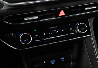 Подержанный автомобиль Hyundai Sonata 2019 года (17 фото)
