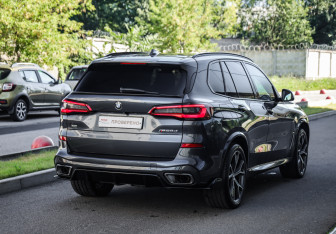 Подержанный автомобиль BMW X5 2019 года (6 фото)