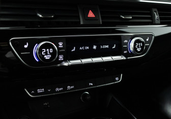 Подержанный автомобиль Audi A4 Sedan 2022 года (17 фото)