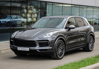 Подержанный автомобиль Porsche Cayenne 2018 года (3 фото)