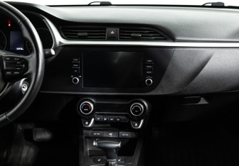 Подержанный автомобиль Kia Rio Hatchback 2021 года (14 фото)