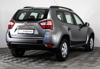 Подержанный автомобиль Nissan Terrano 2014 года (5 фото)