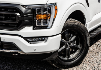 Подержанный автомобиль Ford F-150 2021 года (3 фото)