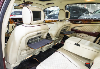 Подержанный автомобиль Jaguar XJ 2008 года (33 фото)