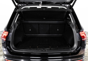 Подержанный автомобиль Volkswagen Tiguan 2021 года (32 фото)