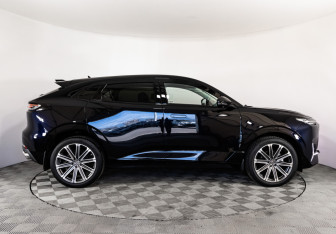 Подержанный автомобиль Changan UNI-K 2023 года (6 фото)