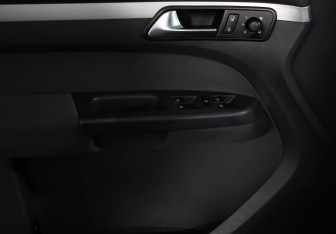 Подержанный автомобиль Volkswagen Touran 2012 года (18 фото)