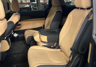 Подержанный автомобиль Kia Carnival 2022 года (7 фото)