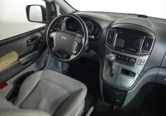 Подержанный автомобиль Hyundai H-1 2018 года (8 фото)