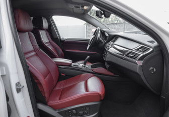 Подержанный автомобиль BMW X6 2013 года (29 фото)