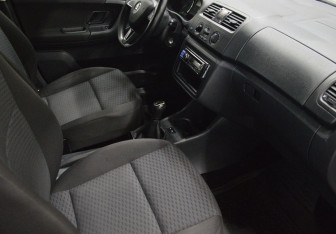 Подержанный автомобиль Skoda Fabia Hatchback 2013 года (12 фото)