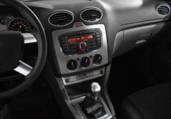 Подержанный автомобиль Ford Focus Sedan 2011 года (17 фото)