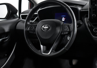 Подержанный автомобиль Toyota Corolla Sedan 2019 года (15 фото)