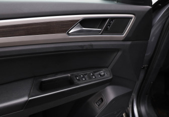 Подержанный автомобиль Volkswagen Teramont 2018 года (20 фото)