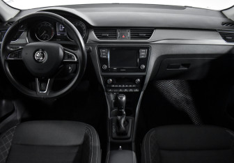 Подержанный автомобиль Skoda Rapid Liftback 2017 года (15 фото)
