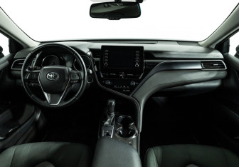 Подержанный автомобиль Toyota Camry Sedan 2021 года (13 фото)