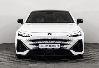 Подержанный автомобиль Changan UNI-V 2023 года (4 фото)