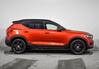 Подержанный автомобиль Volvo XC40 2018 года (4 фото)