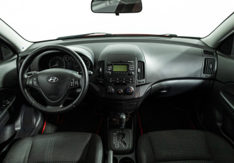 Подержанный автомобиль Hyundai i30 Hatchback 2010 года (13 фото)