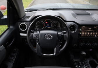 Подержанный автомобиль Toyota Tundra 2014 года (9 фото)