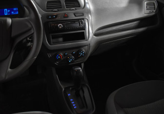 Подержанный автомобиль Chevrolet Cobalt Sedan 2013 года (17 фото)