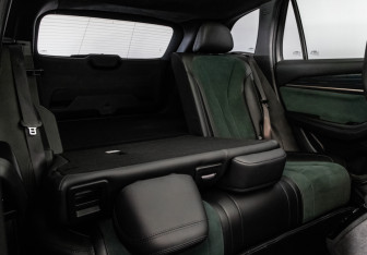 Подержанный автомобиль Geely Monjaro 2021 года (30 фото)