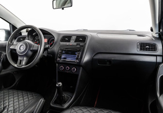 Подержанный автомобиль Volkswagen Polo Sedan 2011 года (9 фото)
