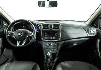 Подержанный автомобиль Renault Logan Sedan 2018 года (13 фото)