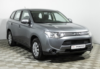 Подержанный автомобиль Mitsubishi Outlander 2013 года (4 фото)