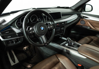 Подержанный автомобиль BMW X5 2017 года (11 фото)