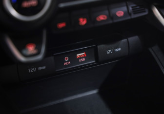 Подержанный автомобиль Kia Rio Hatchback 2019 года (16 фото)