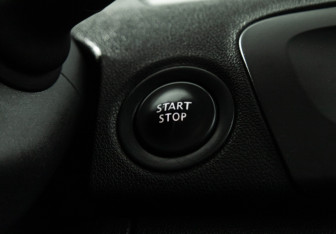 Подержанный автомобиль Renault Scenic 2011 года (16 фото)