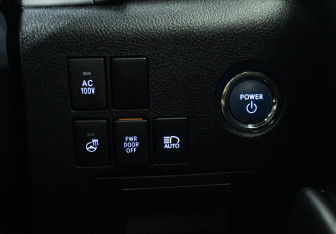 Подержанный автомобиль Toyota Alphard 2020 года (27 фото)