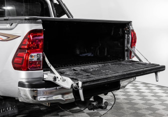 Подержанный автомобиль Toyota Hilux 2022 года (23 фото)