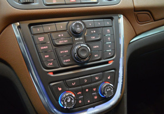Подержанный автомобиль Opel Mokka 2012 года (17 фото)
