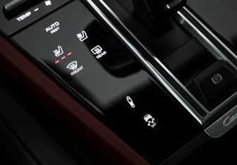 Подержанный автомобиль Porsche Cayenne 2021 года (27 фото)