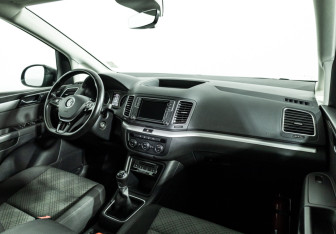 Подержанный автомобиль Volkswagen Sharan 2019 года (9 фото)