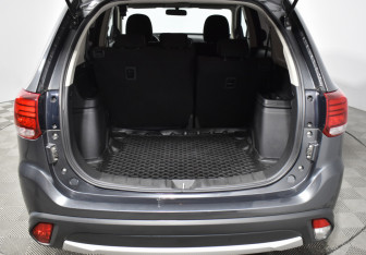 Подержанный автомобиль Mitsubishi Outlander 2016 года (20 фото)