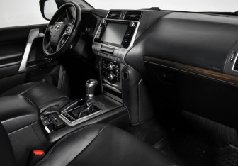 Подержанный автомобиль Toyota Land Cruiser Prado 2018 года (14 фото)
