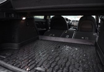 Подержанный автомобиль Jaguar F-Pace 2020 года (31 фото)