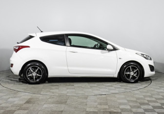 Подержанный автомобиль Hyundai i30 Hatchback 2013 года (4 фото)