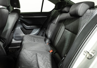 Подержанный автомобиль Skoda Octavia Liftback 2019 года (10 фото)