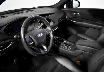 Подержанный автомобиль Cadillac XT4 2021 года (9 фото)