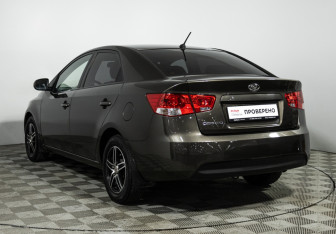 Подержанный автомобиль Kia Cerato Sedan 2010 года (7 фото)