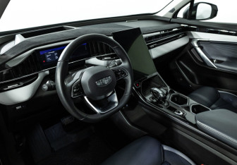Подержанный автомобиль Geely Atlas 2024 года (11 фото)