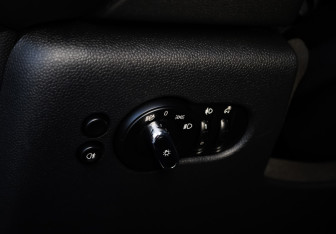 Подержанный автомобиль MINI Hatch 2020 года (15 фото)