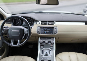Подержанный автомобиль Land Rover Range Rover Evoque 2015 года (21 фото)