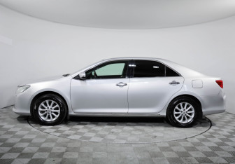 Подержанный автомобиль Toyota Camry Sedan 2011 года (8 фото)