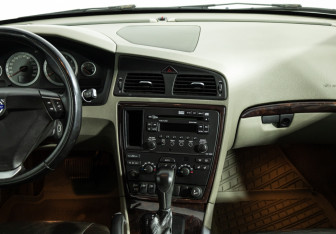 Подержанный автомобиль Volvo XC70 2007 года (14 фото)