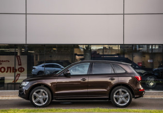 Подержанный автомобиль Audi Q5 2015 года (9 фото)
